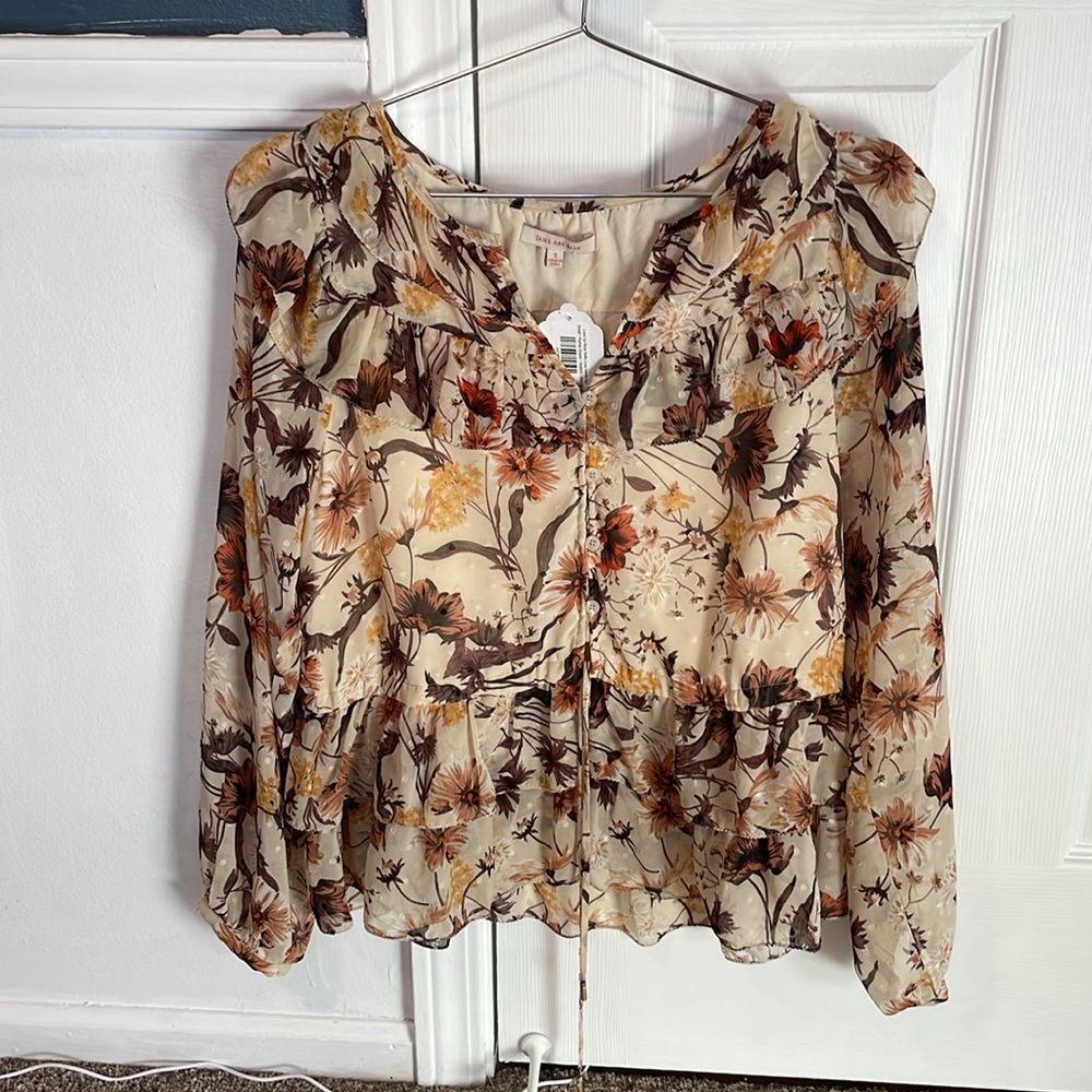 NWT Skies are Blue Level Up Floral Long Sleeve Top